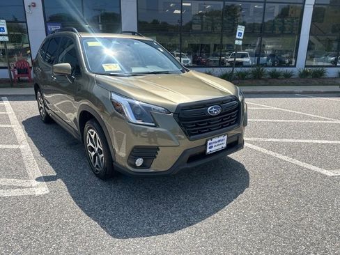Used 2022 Subaru Forester Premium image 11