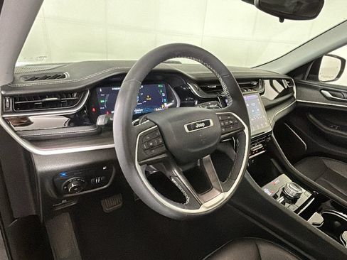 Used 2023 Jeep Grand Cherokee 4WD 4xe image 14