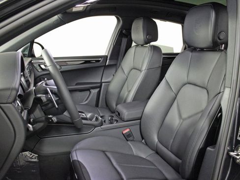 Used 2025 Porsche Macan Turbo image 5