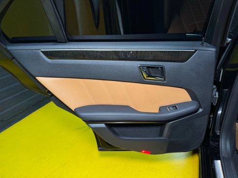 Used 2010 Mercedes-Benz E 550 Sedan image 18