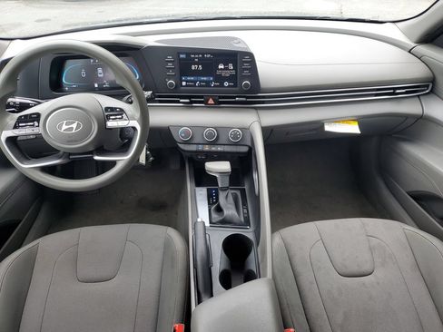Used 2025 Hyundai Elantra SE FWD image 13