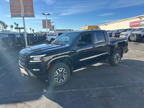 Used 2024 Nissan Frontier SL image 3