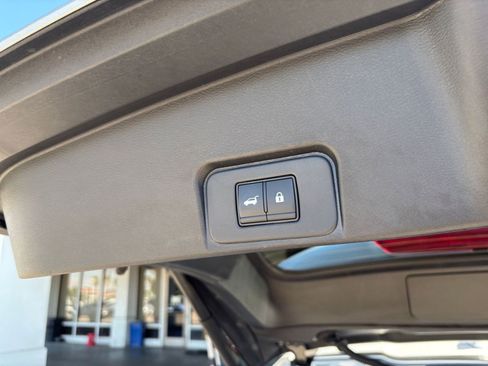 Used 2025 Nissan Rogue SV FWD image 23