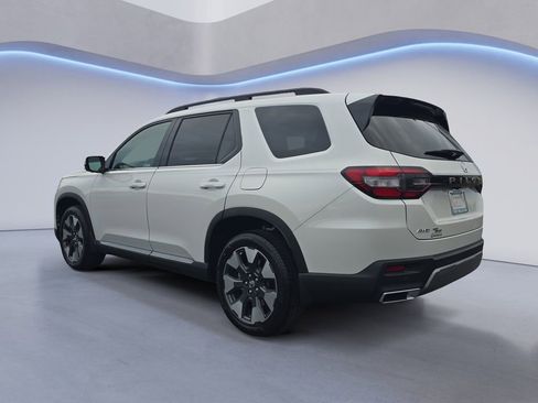 New 2026 Honda Pilot Touring image 3