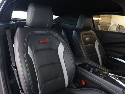 Used 2022 Chevrolet Camaro SS RWD image 36