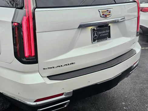 Used 2025 Cadillac Escalade Premium Luxury w/ Touring Package image 17