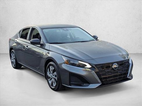 Certified 2025 Nissan Altima 2.5 S FWD image 3