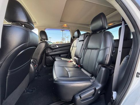 Used 2018 Nissan Pathfinder Platinum AWD/4WD image 22