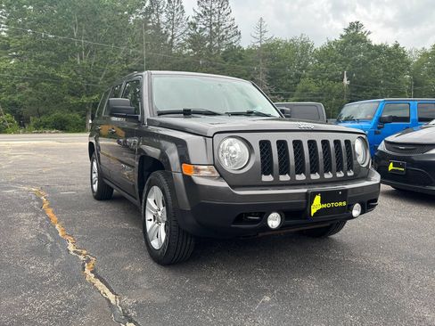 Used 2017 Jeep Patriot Latitude w/ Sun/Sound Group AWD/4WD image 6