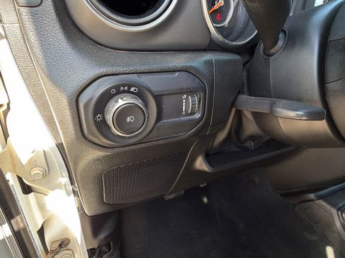 Used 2023 Jeep Wrangler Unlimited Sport AWD/4WD image 25