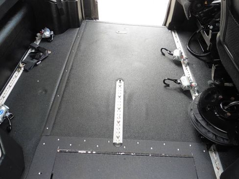 Used 2019 Dodge Grand Caravan SXT FWD image 12
