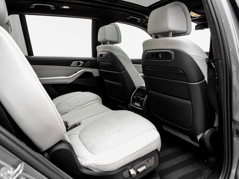 Used 2023 BMW X7 xDrive40i w/ M Sport Package image 32