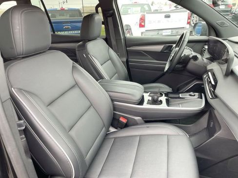 Used 2025 Buick Enclave Preferred image 17