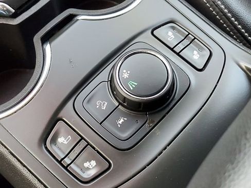 Used 2023 GMC Terrain SLT image 22