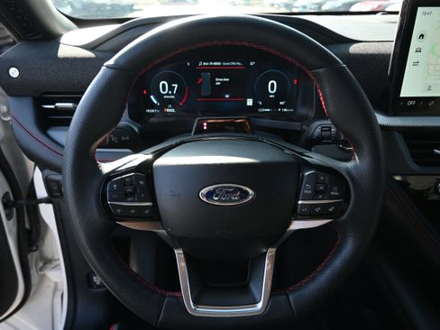 Used 2025 Ford Explorer ST-Line w/ Premium Package image 18