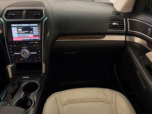 Used 2016 Ford Explorer Platinum image 30