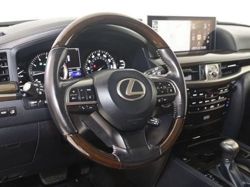 Used 2020 Lexus LX 570 4WD w/ Luxury Package image 6