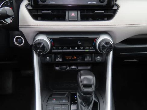 Used 2022 Toyota RAV4 XLE w/ Convenience Package AWD/4WD image 19
