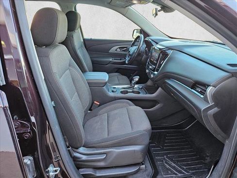 Used 2021 Chevrolet Traverse LT image 21