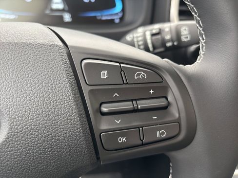 New 2025 Hyundai Venue SEL image 13