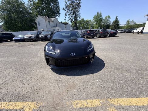 Used 2025 Toyota GR86 RWD image 4