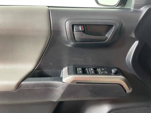 Certified 2021 Toyota Tacoma SR5 AWD/4WD image 18