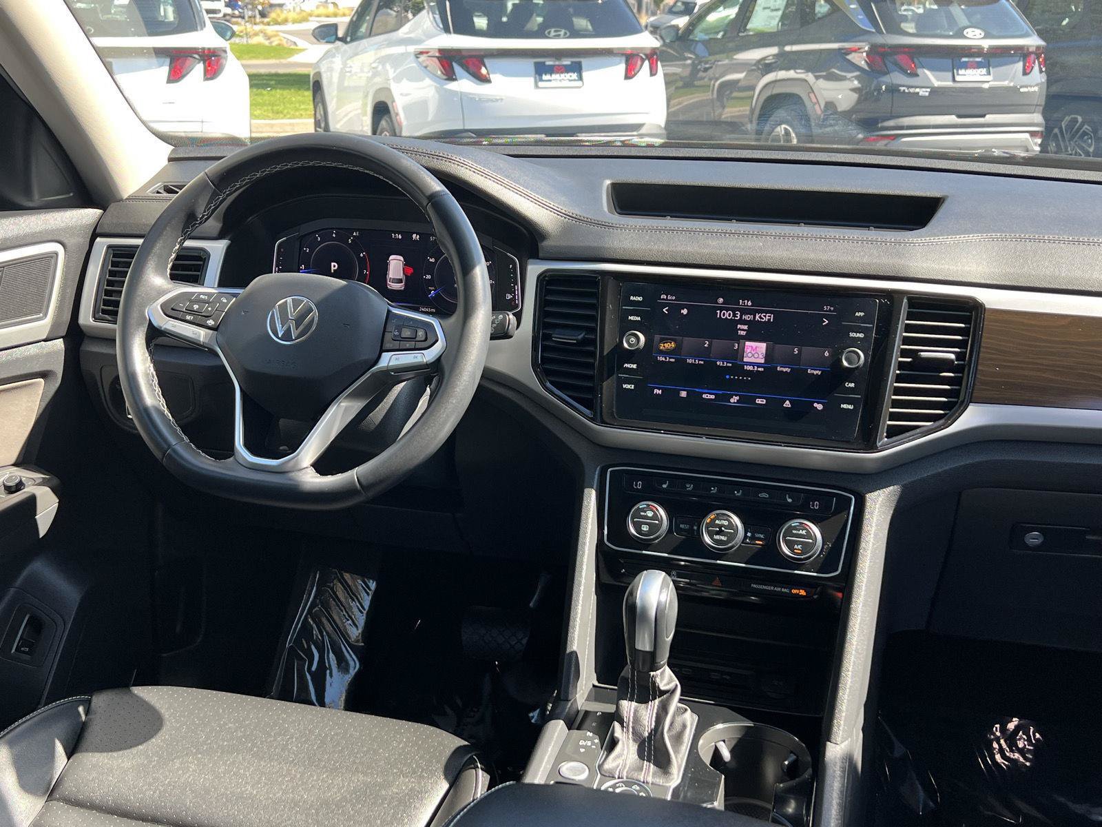Used 2023 Volkswagen Atlas SE AWD/4WD image 2