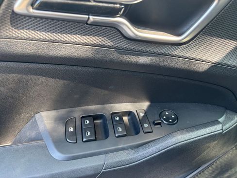 Used 2025 Kia Sportage LX AWD/4WD image 18