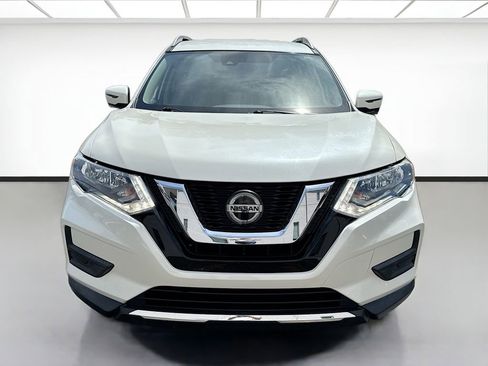 Used 2019 Nissan Rogue SV w/ Premium Package FWD image 2