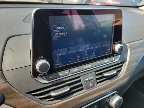 Used 2025 Nissan Altima 2.5 SV FWD image 27