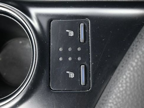 Used 2020 Toyota Camry XLE FWD image 15