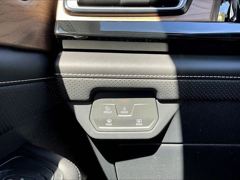 New 2026 Volkswagen Atlas SE image 15