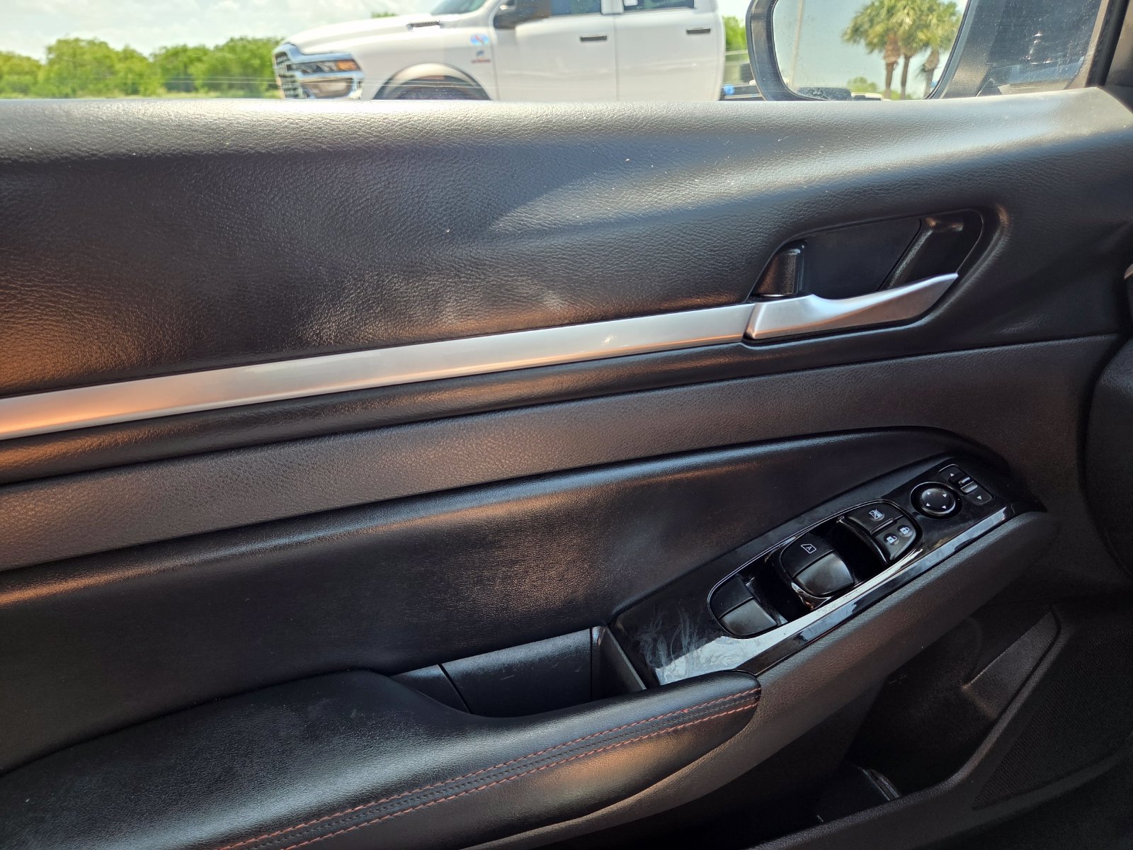 Used 2024 Nissan Altima 2.5 SR FWD image 41