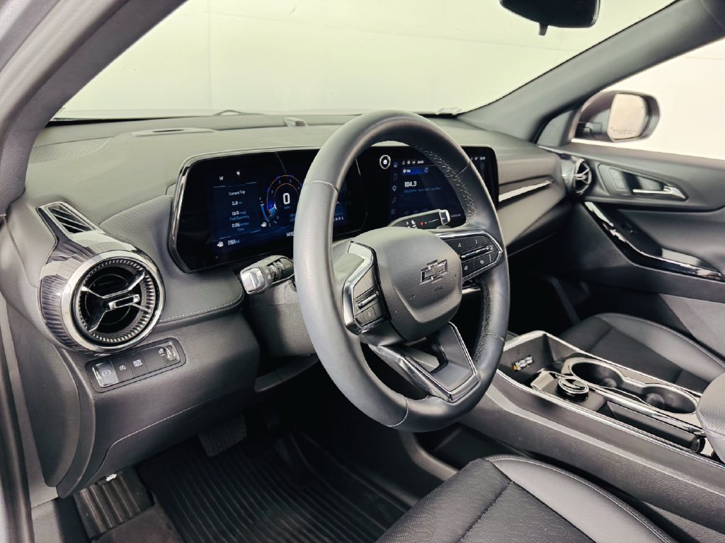 Used 2026 Chevrolet Equinox LT w/ Convenience Package II FWD image 9
