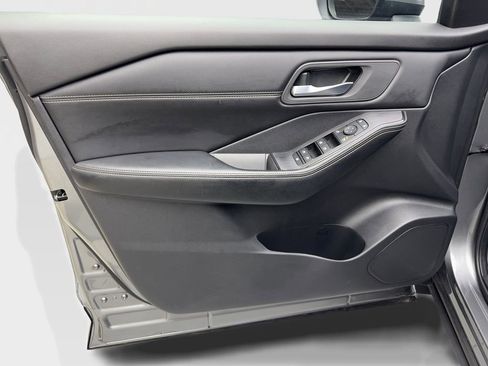 Used 2024 Nissan Rogue SV w/ SV Premium Package image 31