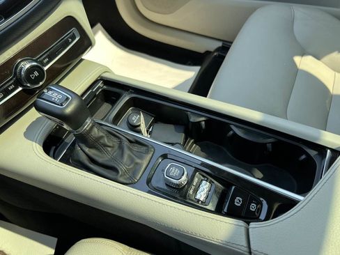 Used 2019 Volvo XC90 T5 Momentum w/ Protection Package Premier image 26