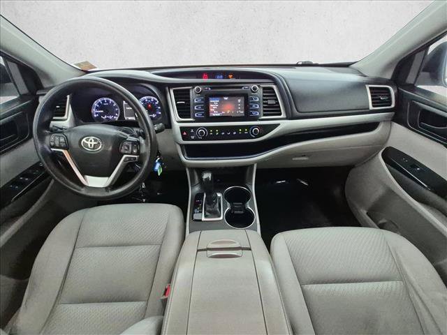 Used 2017 Toyota Highlander LE FWD image 18