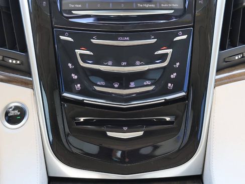 Used 2020 Cadillac Escalade Luxury AWD/4WD image 22