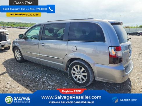 Used 2013 Chrysler Town & Country Touring image 3