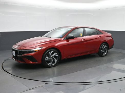 Used 2025 Hyundai Elantra Sport FWD image 3