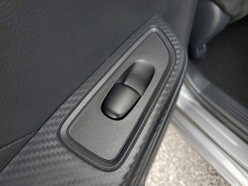 Used 2025 Nissan Versa SV image 11