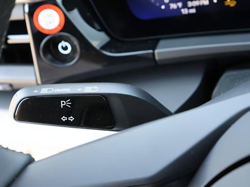 New 2025 Porsche Macan Electric RWD image 35