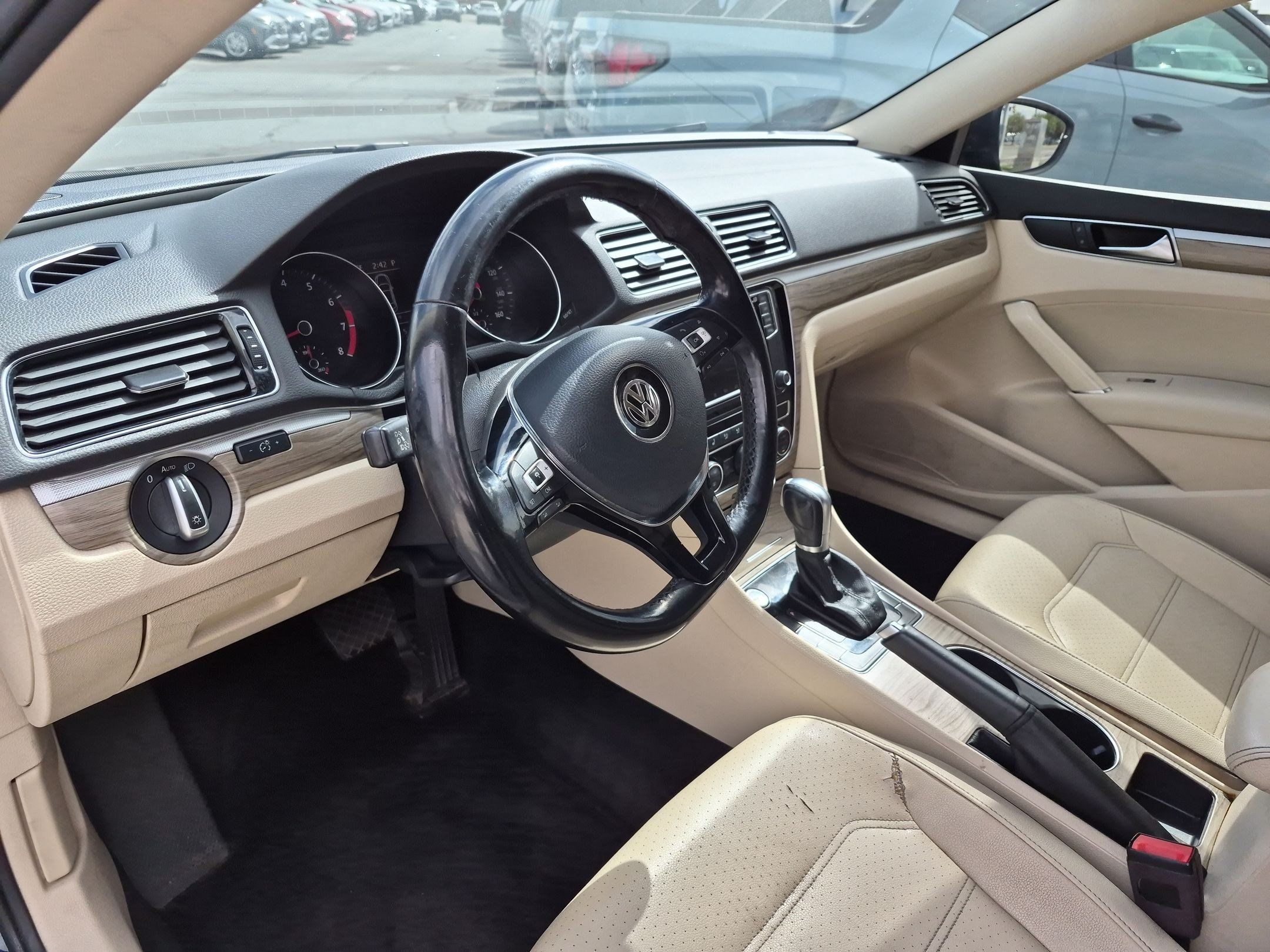 Used 2018 Volkswagen Passat 2.0T SE FWD image 15