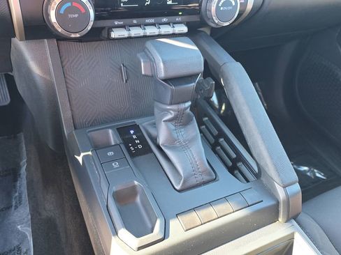 Used 2025 Toyota Tacoma SR image 18