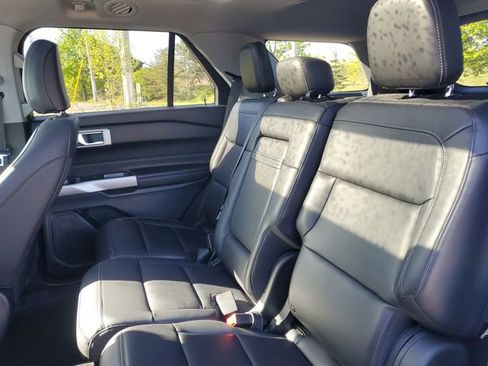 Used 2021 Ford Explorer XLT w/ Equipment Group 202A AWD/4WD image 10