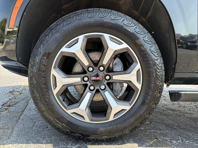 Used 2025 GMC Yukon AT4 Ultimate AWD/4WD image 11