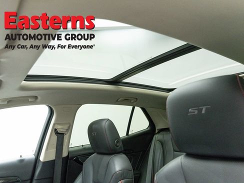 Used 2023 Buick Envision Essence w/ Sport Touring Package FWD image 35