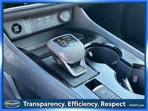 Used 2025 Nissan Rogue SV image 30