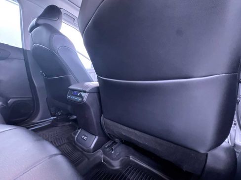 Used 2021 Toyota Highlander XLE AWD/4WD image 42