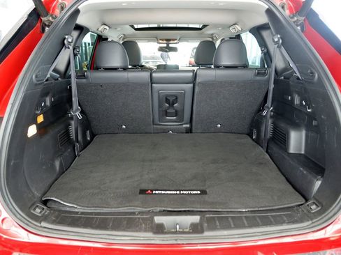 Used 2023 Mitsubishi Outlander SE image 29